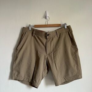 38 Under armour men’s shorts waist golf performance 9” inseam tan khaki